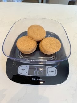 Banoffee Pie Tutorial by Help Me Bake 8.JPG Banoffee Pie Tutorial by Help Me Bake 8.JPG