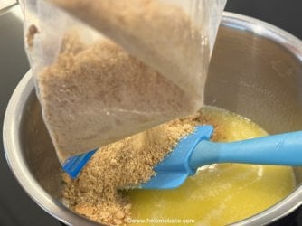 Banoffee Pie Tutorial by Help Me Bake 11.JPG Banoffee Pie Tutorial by Help Me Bake 11.JPG