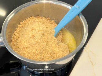 Banoffee Pie Tutorial by Help Me Bake 12.JPG Banoffee Pie Tutorial by Help Me Bake 12.JPG