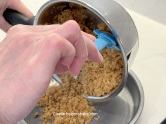Banoffee Pie Tutorial by Help Me Bake 14.JPG Banoffee Pie Tutorial by Help Me Bake 14.JPG