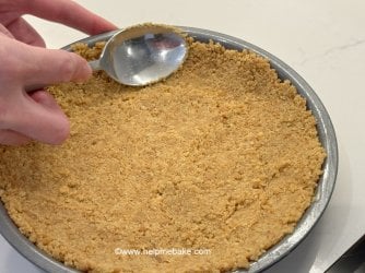 Banoffee Pie Tutorial by Help Me Bake 17.JPG Banoffee Pie Tutorial by Help Me Bake 17.JPG
