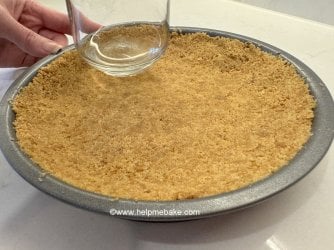 Banoffee Pie Tutorial by Help Me Bake 18.JPG Banoffee Pie Tutorial by Help Me Bake 18.JPG