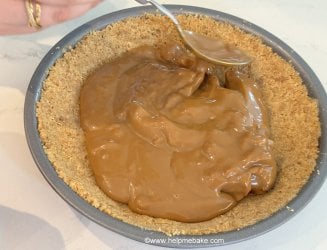 Banoffee Pie Tutorial by Help Me Bake 21.JPG Banoffee Pie Tutorial by Help Me Bake 21.JPG