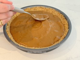 Banoffee Pie Tutorial by Help Me Bake 22.JPG Banoffee Pie Tutorial by Help Me Bake 22.JPG