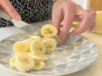 Banoffee Pie Tutorial by Help Me Bake 28.JPG Banoffee Pie Tutorial by Help Me Bake 28.JPG