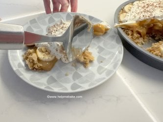 Banoffee Pie Tutorial by Help Me Bake 35.JPG Banoffee Pie Tutorial by Help Me Bake 35.JPG