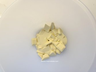 4 How to make Easter Marshmallow Bark by Help Me Bake (Medium).JPG