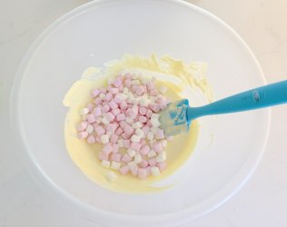9 How to make Easter Marshmallow Bark by Help Me Bake (Medium).JPG