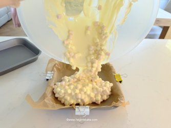 11 How to make Easter Marshmallow Bark by Help Me Bake (Medium).JPG
