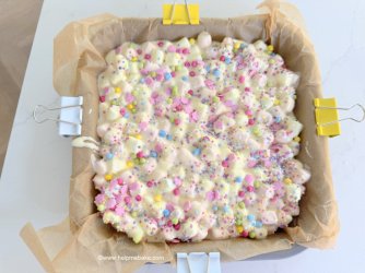 13 How to make Easter Marshmallow Bark by Help Me Bake (Medium).JPG