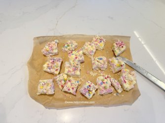 15 How to make Easter Marshmallow Bark by Help Me Bake (Medium).JPG