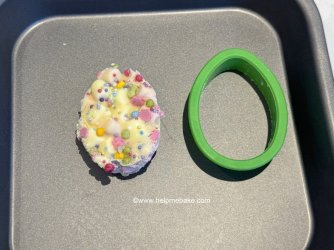 16 How to make Easter Marshmallow Bark by Help Me Bake (Medium).JPG