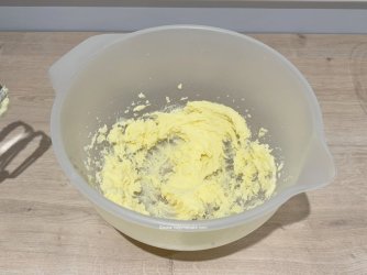 3 Funfetti cupcakes by Help Me Bake.JPG 3 Funfetti cupcakes by Help Me Bake.JPG