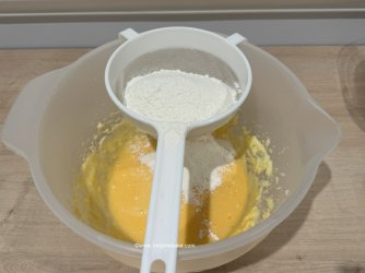 7 Funfetti cupcakes by Help Me Bake.JPG 7 Funfetti cupcakes by Help Me Bake.JPG