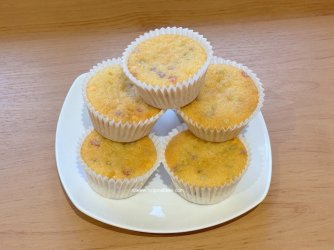 Funfetti cupcakes by Help Me Bake.JPG Funfetti cupcakes by Help Me Bake.JPG