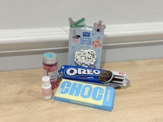 1 Love Bug Oreos by Help Me Bake.JPG 1 Love Bug Oreos by Help Me Bake.JPG