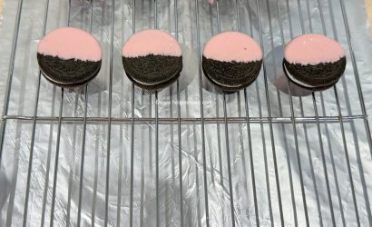 2 Love Bug Oreos by Help Me Bake (7).JPG 2 Love Bug Oreos by Help Me Bake (7).JPG
