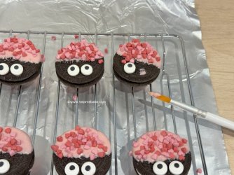 2 Love Bug Oreos by Help Me Bake (9).JPG 2 Love Bug Oreos by Help Me Bake (9).JPG