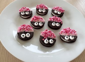 2 Love Bug Oreos by Help Me Bake (11).JPG 2 Love Bug Oreos by Help Me Bake (11).JPG