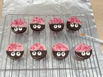 2 Love Bug Oreos by Help Me Bake (9A).JPG 2 Love Bug Oreos by Help Me Bake (9A).JPG