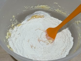 3 Marshmallow Cupcakes by Help Me Bake (9).JPG 3 Marshmallow Cupcakes by Help Me Bake (9).JPG