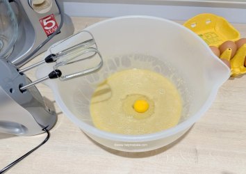 Mini Egg Blondies (9).JPG Mini Egg Blondies (9).JPG