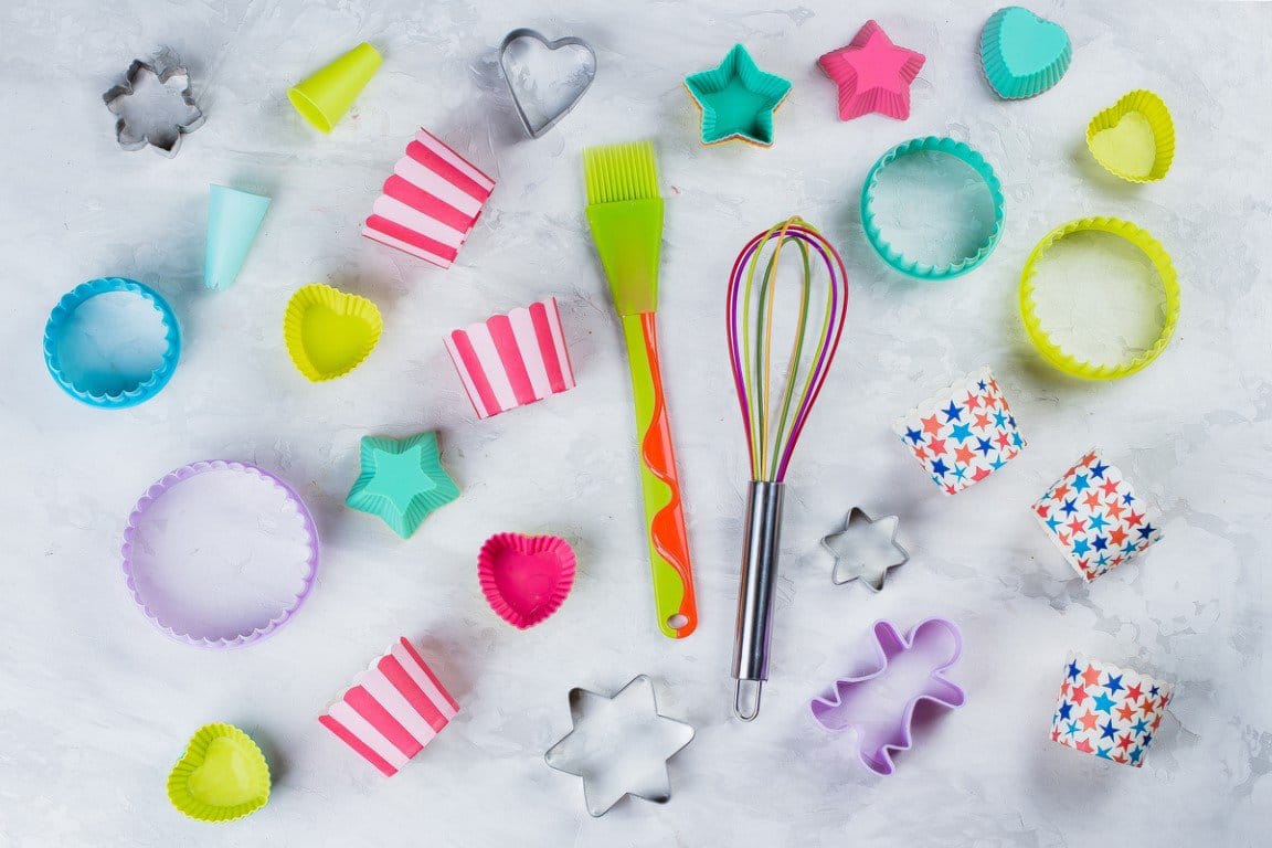 Top 10 tools used for cake decorating. Help Me Bake