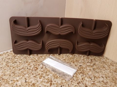 Chocolate-Moustache-Moulds-Help-Me-Bake-2-2-480x360.jpg