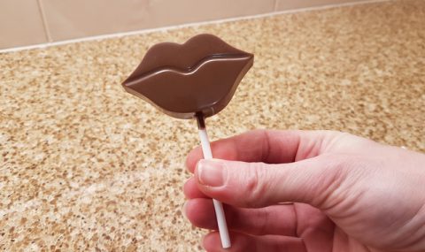 Chocolate-Lips-Mould-Help-Me-Bake-4-480x285.jpg
