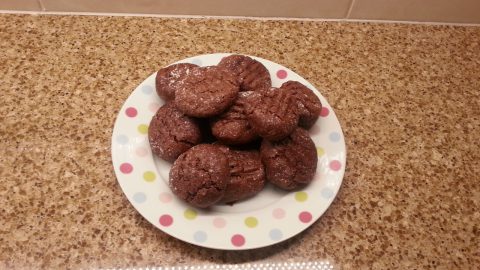 Chocolate-Macaroons-Recipe-Help-Me-Bake-480x270.jpg