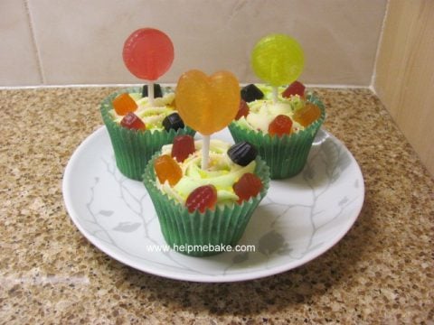 Sweet-Lollipop-Cupcakes-480x360.jpg