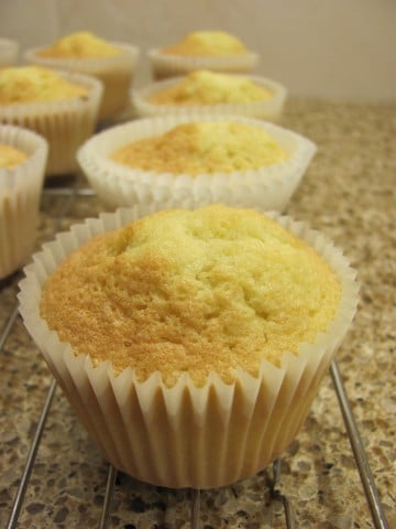How to make Victoria Cupcakes - Tutorial