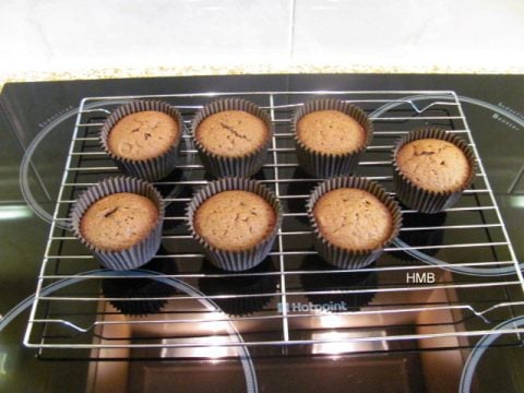 Bonfire-Cupcakes-by-Help-Me-Bake-1-480x360.jpg