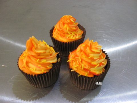 Bonfire-Cupcakes-by-Help-Me-Bake-9-480x360.jpg