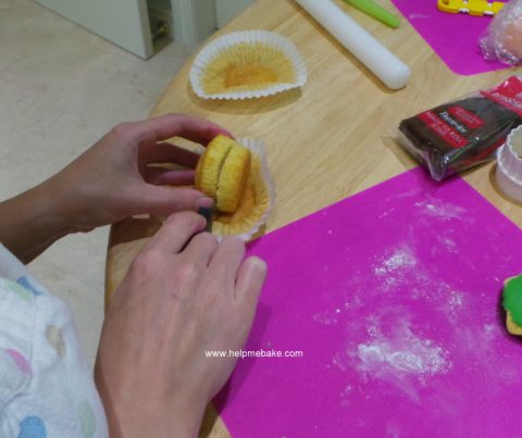 Burger-Cupcakes-Tutorial-18-001-480x403.jpg