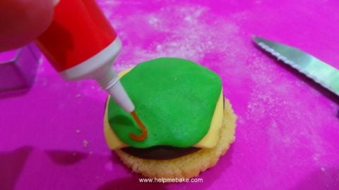 Burger-Cupcakes-Tutorial-23-001-480x270.jpg