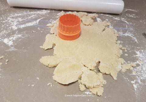 11-Shortbread-Tutorial-by-Help-Me-Bake-480x336.jpg