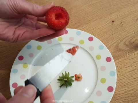 10-Hull-Strawberries-By-Help-Me-Bake-10-480x360.jpg