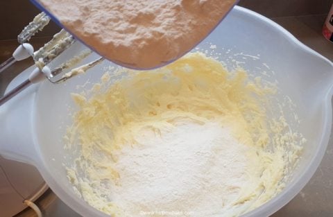 1-Butter-Cake-by-Help-Me-Bake-10-480x313.jpg