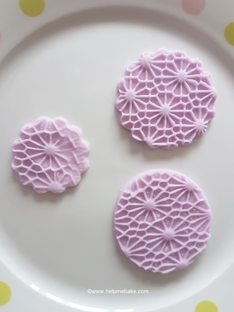 Katy-Sue-Daisy-Mould-Review-by-Help-Me-Bake-9a.jpg