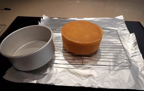 7-x-3-inch-Victoria-Sponge-Cake-001-480x303.jpg