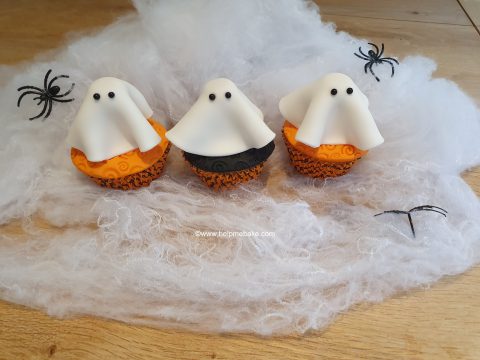 16-Ghost-Cupcakes-by-Help-Me-Bake-480x360.jpg